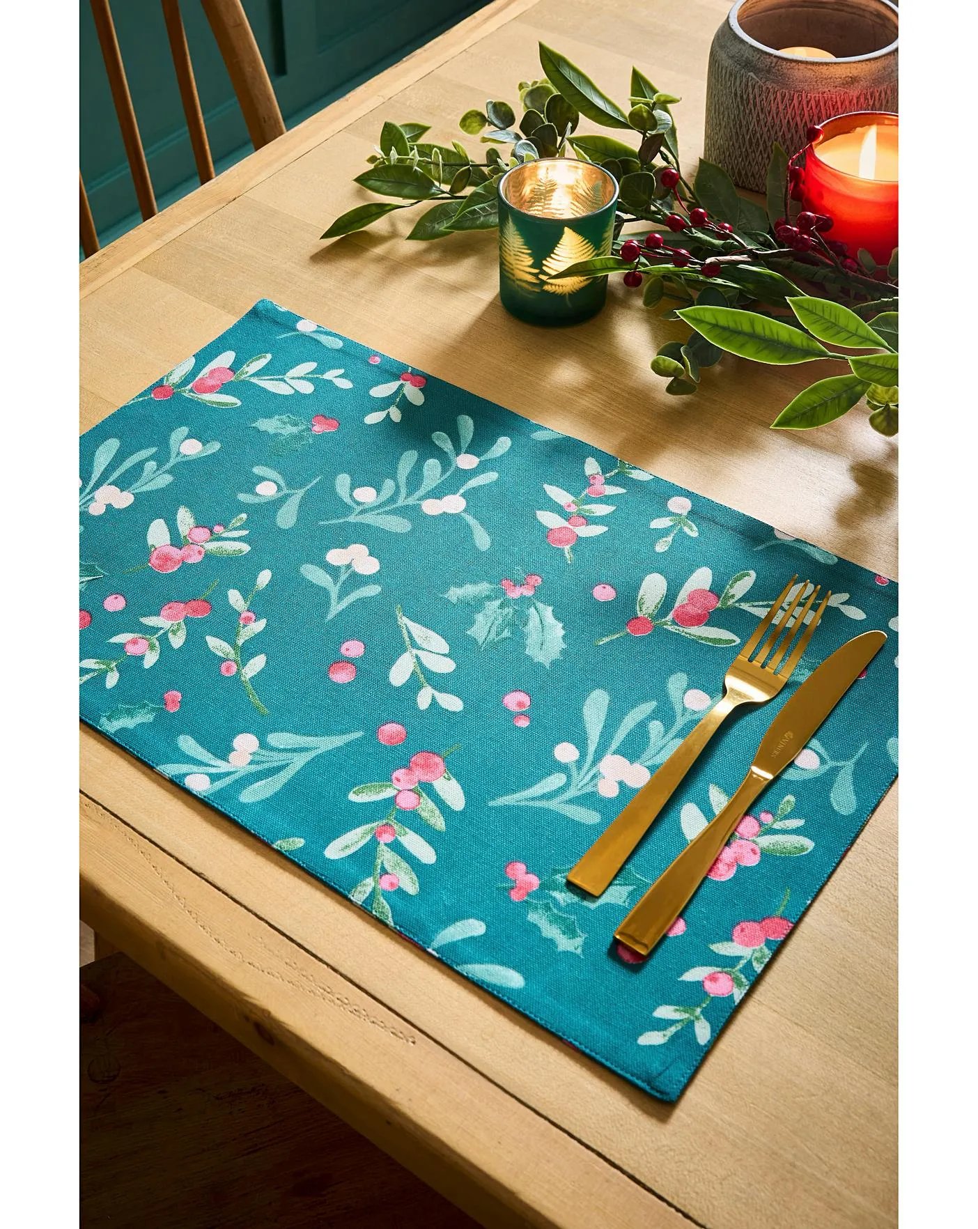 Catherine Lansfield Holly and Mistletoe Placemats