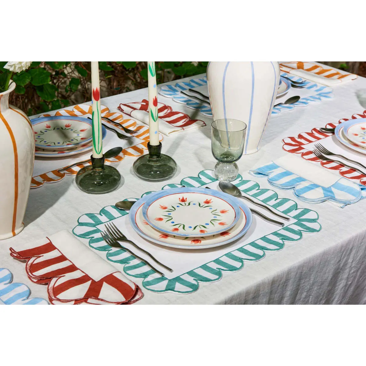 Jardin Embroidered Linen Scalloped Stripe Placemats