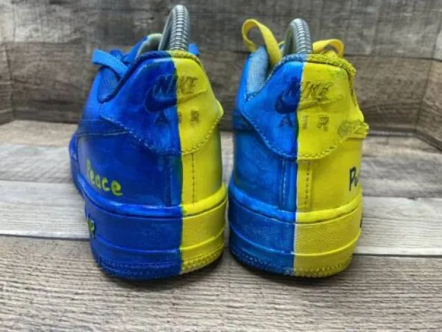 Nike Air Force 1 Low UKRAINE FLAG DH2920-111 Youth Sz 6....