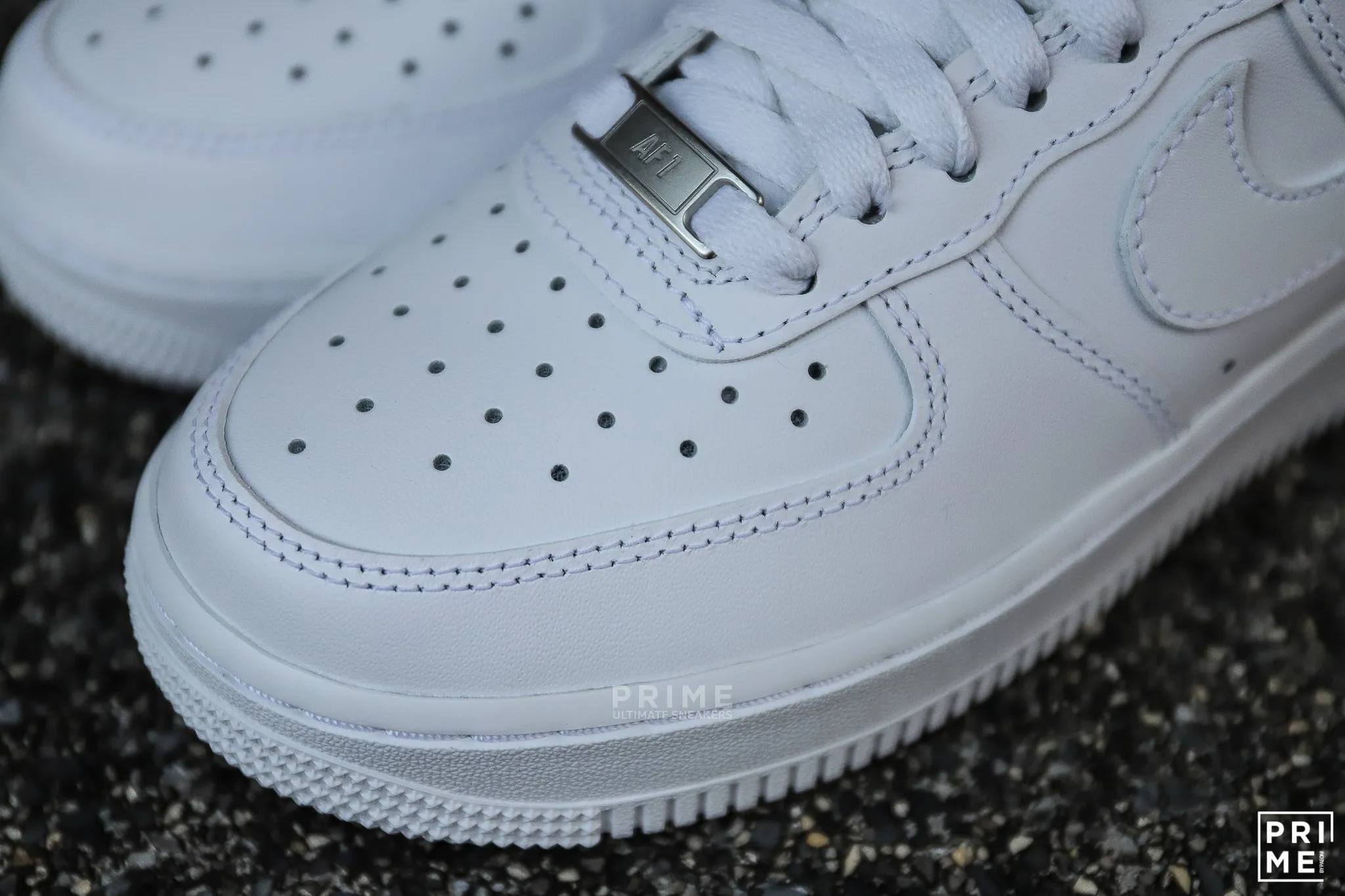 NIKE    AIR FORCE 1  White / White  (DD8959 100)