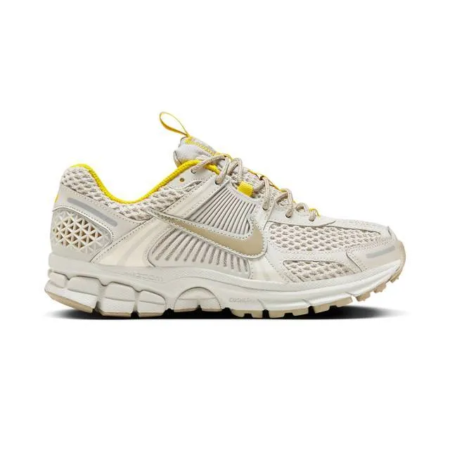 Nike Women's Air Zoom Vomero 5 (Light Bone/ Cream/ Light...