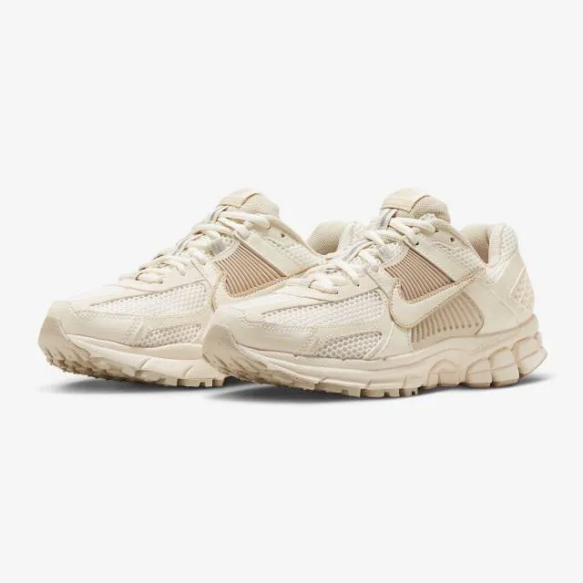 Nike Women's Air Zoom Vomero 5 (Sail Light Orewood Brown...